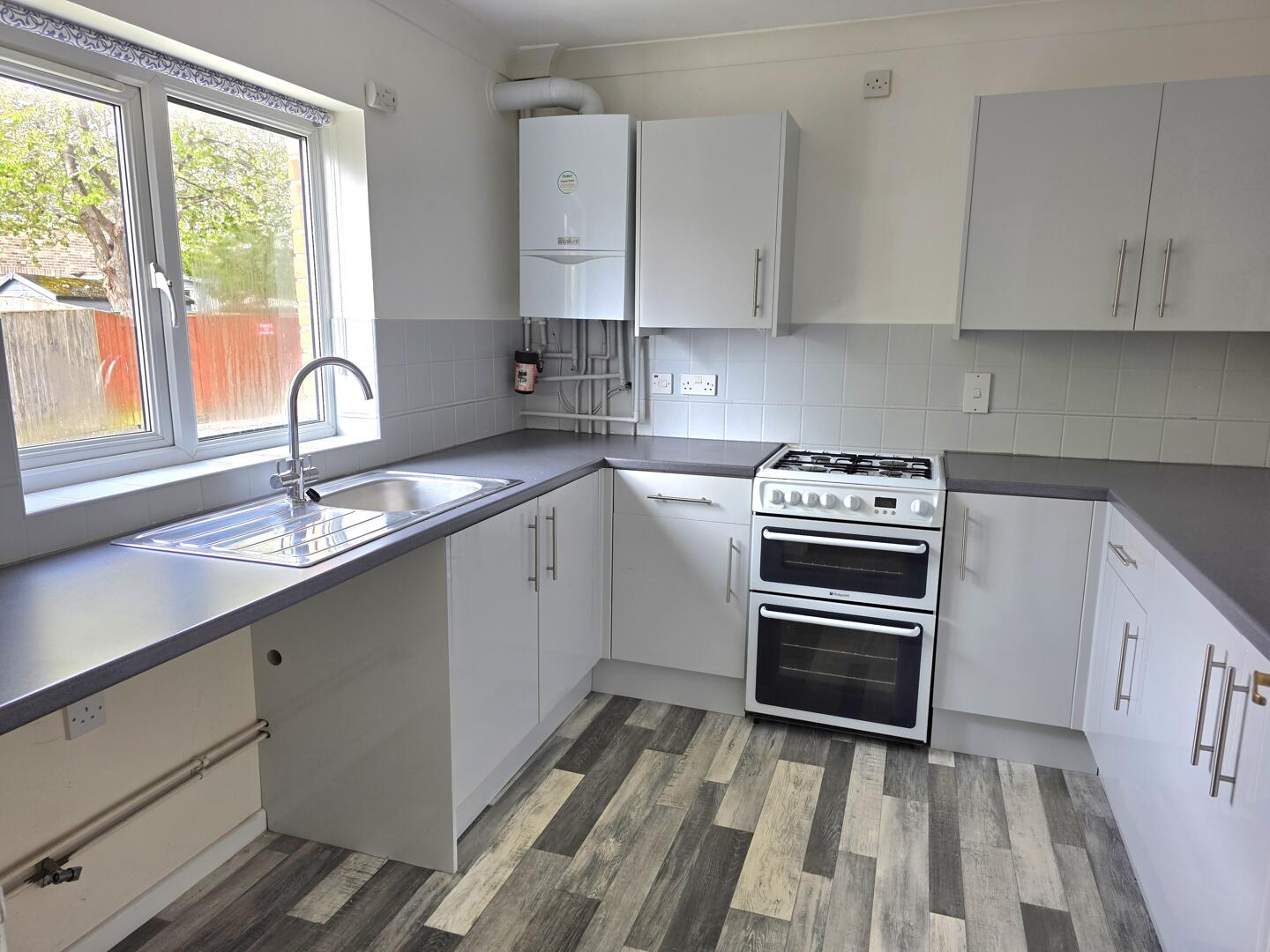3 bed property in Charnwood Close, Newport